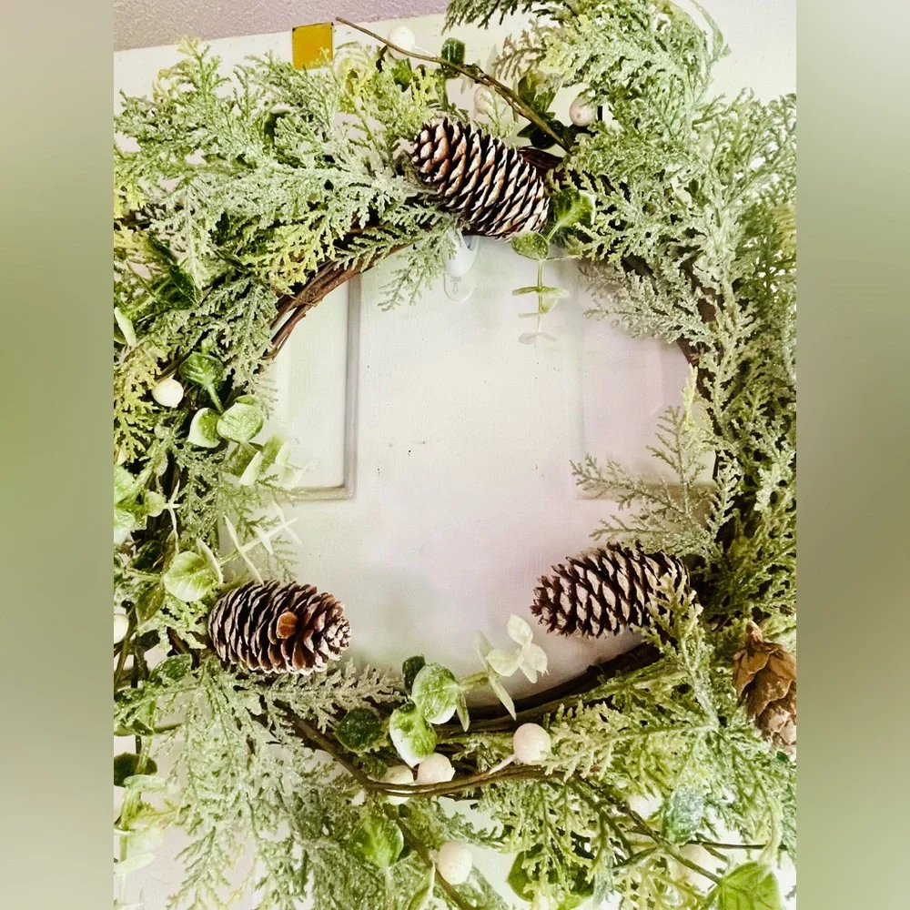 *Frosty Cedar, Pinecone & White Berry Wreath